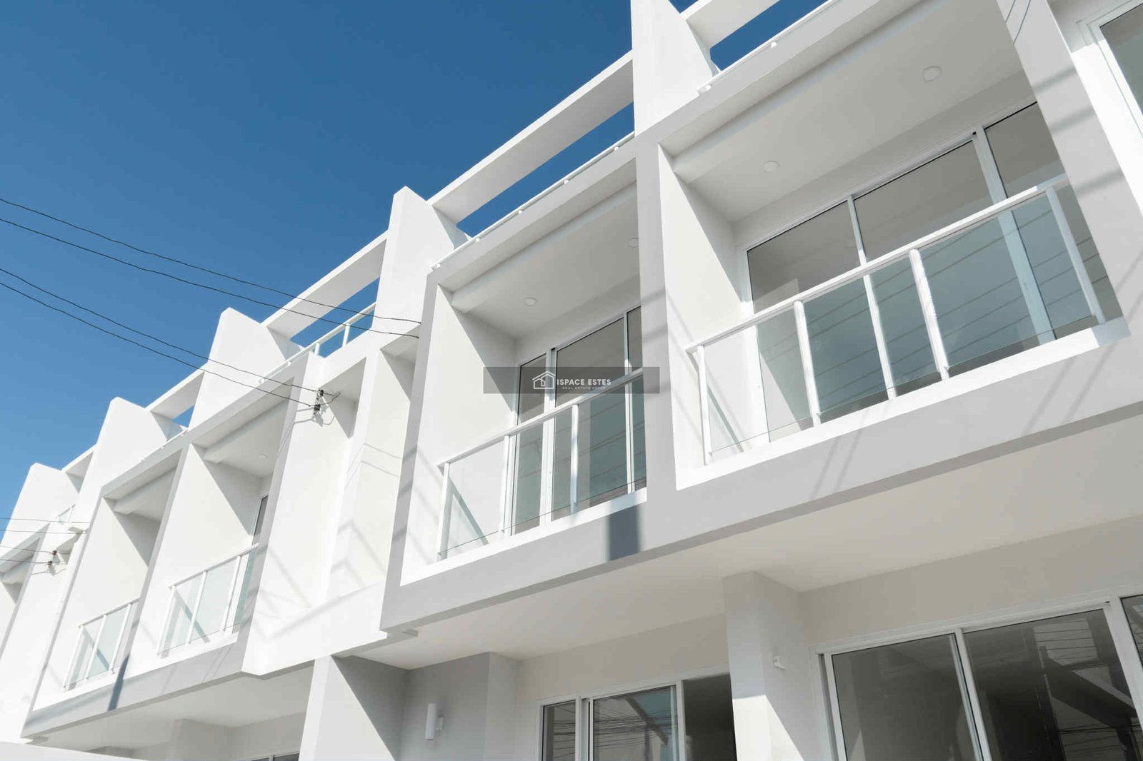 ขายทาวน์เฮาส์ 2.5 ชั้น (บ้านมือหนึ่ง) โครงการ Waranit Estate สวนหลวง ร.9-เฉลิมพระเกียรติซอย 53 ขนาดพื้นที่ 19 ตรว. พื้นที่ใช้สอย 136 ตรม.