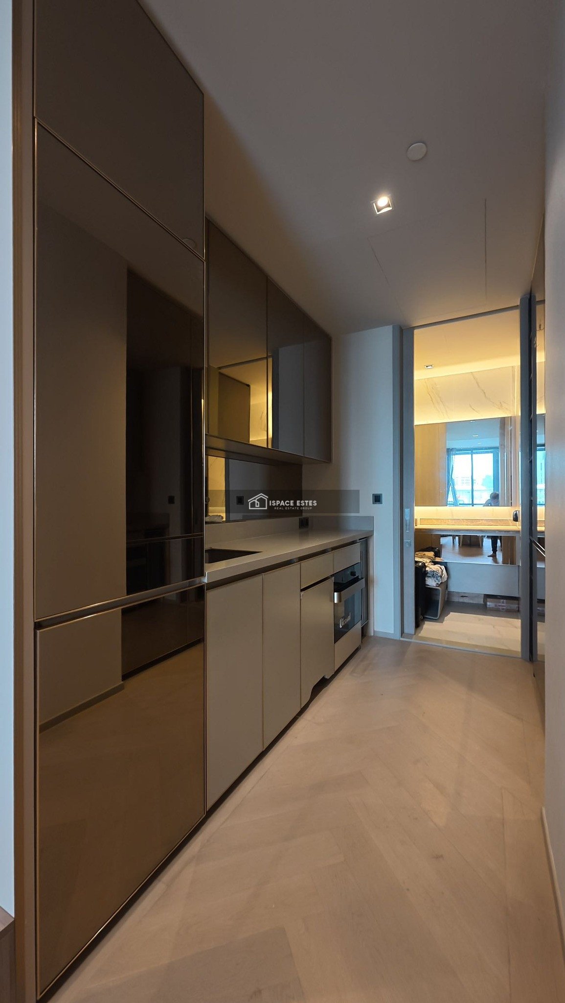 ขาย/เช่า คอนโด The Reserve Sathorn 182 ตร.ม ชั้น 23 คอนโด High Rise ย่านสาทร ในซอยสวนพลู ยูนิตน้อยเป็นส่วนตัว ใกล้รถไฟฟ้า BTS ช่องนนทรี , BTS ศาลาแดง และ MRT ลุมพินี