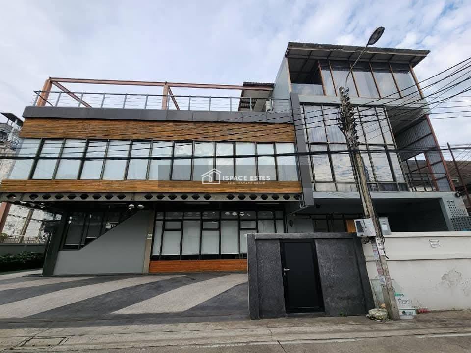 ให้เช่าออฟฟิศ - สำนักงาน 3 ชั้น ติวานนท์ ใจกลางนนทบุรี - ซอยกระทรวงสาธารณสุข (บำราศนราดูร) ที่ดิน 150 ตร.ว พื้นที่ใช้สอย 700 ตร.ม ใกล้ MRT กระทรวงสาธารณสุข เพียง 800 เมตร