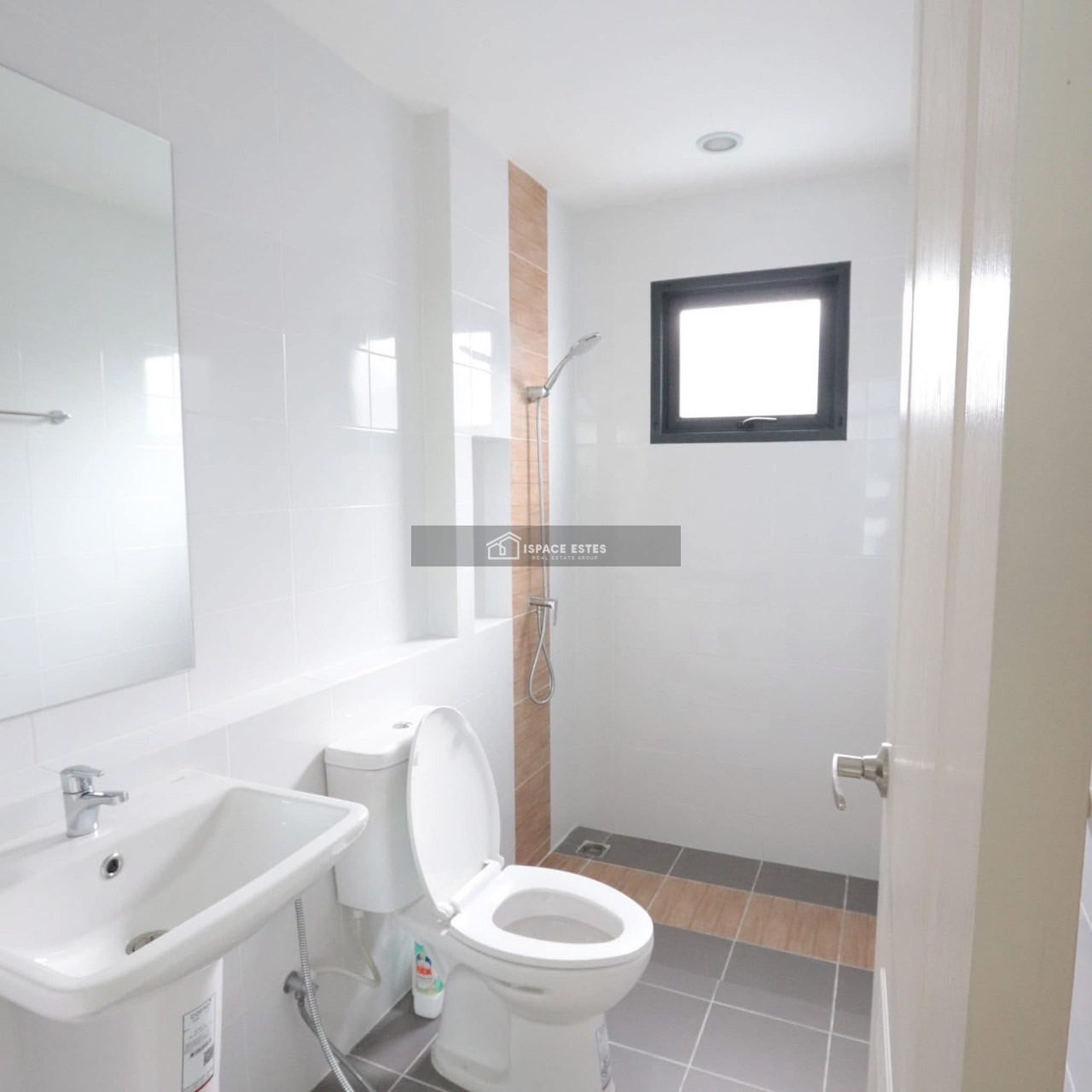 ให้เช่าบ้านเดี่ยว Grande Pleno สุขุมวิท-บางนา เนื้อที่ 64.3 ตร.ว พื้นที่ใช้สอย 161 ตร.ม เฟอร์นิเจอร์ครบพร้อมอยู่ ห่างจากเมกะ บางนา เพียง 5 นาที