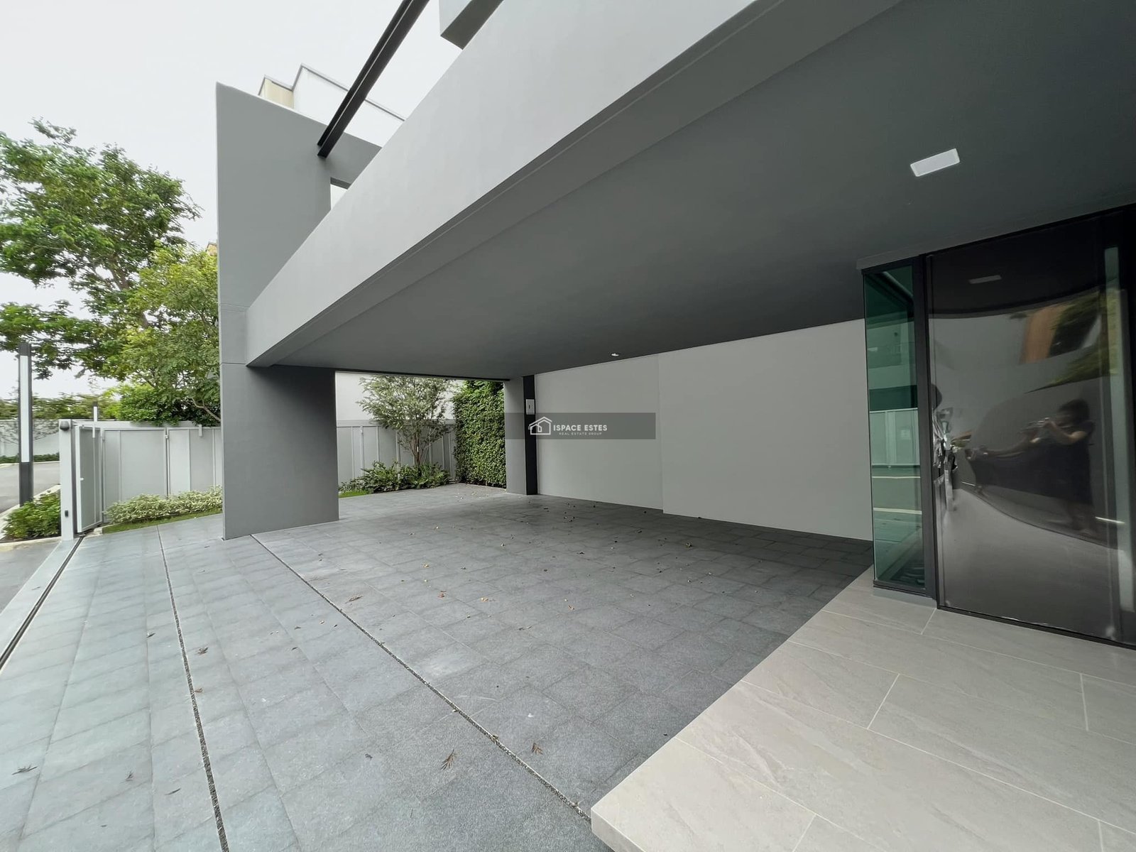 ให้เช่าบ้านเดี่ยว 3ชั้น โครงการ VIVE กรุงเทพกรีฑา ขนาด 81.6 ตรว 421 ตรม พร้อมลิฟท์ส่วนตัว (บ้านพร้อมเฟอนิเจอร์เข้าอยู่ได้เลย )
