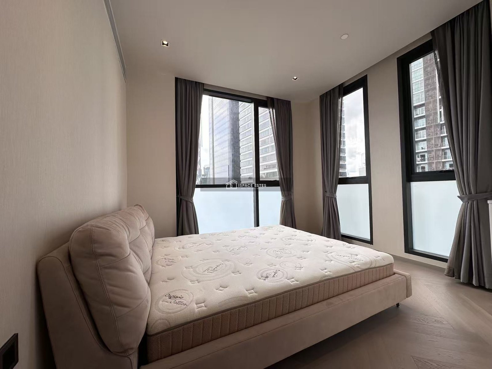ขาย/เช่า คอนโด The Reserve Sathorn 182 ตร.ม ชั้น 23 คอนโด High Rise ย่านสาทร ในซอยสวนพลู ยูนิตน้อยเป็นส่วนตัว ใกล้รถไฟฟ้า BTS ช่องนนทรี , BTS ศาลาแดง และ MRT ลุมพินี