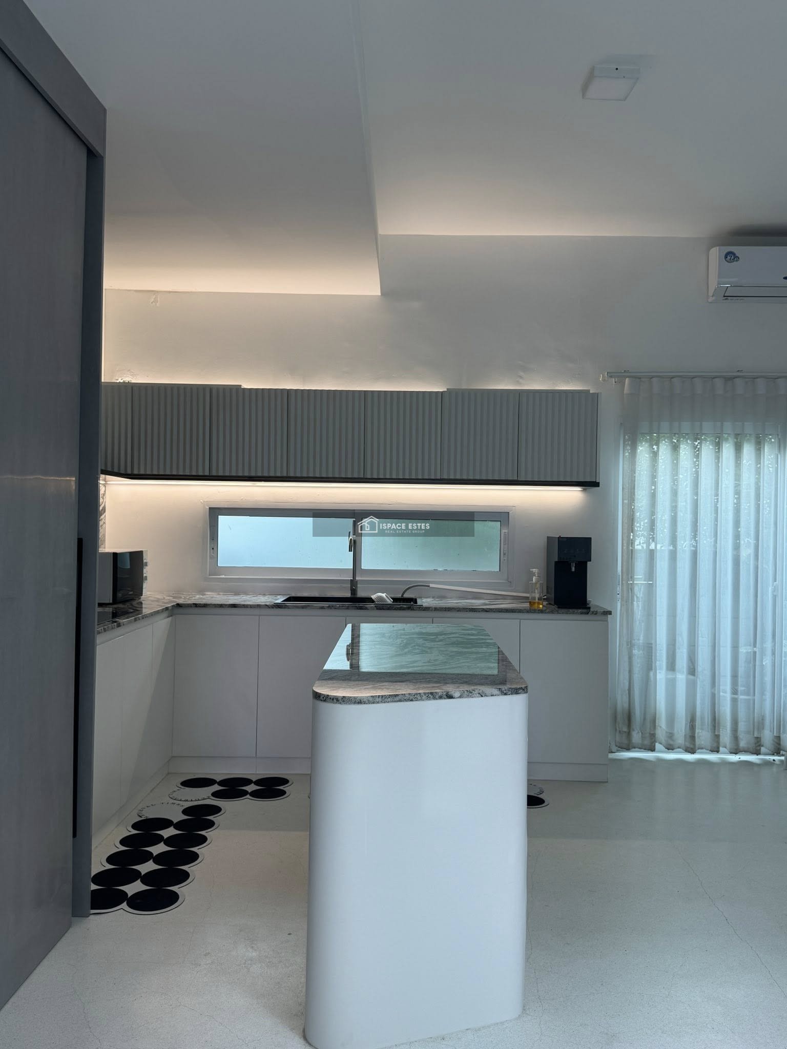 ขายทาวน์โฮม 2 ชั้น 𝗔𝗥𝗘𝗡 𝗕𝗔𝗡𝗚𝗡𝗔 (เอเรน บางนา) พื้นที่ใช้สอย 145 ตร.ม มี Private Courtyard สวนส่วนตัวกลางบ้าน