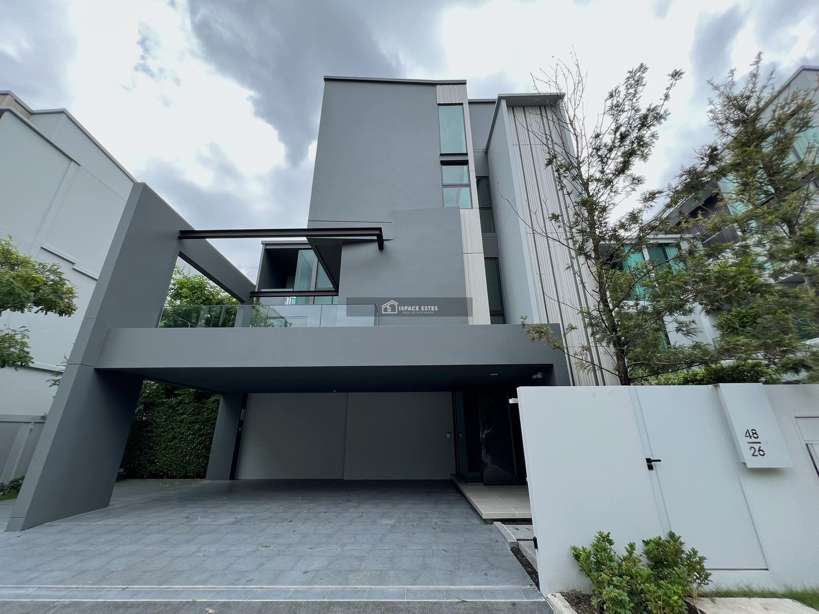 ให้เช่าบ้านเดี่ยว 3ชั้น โครงการ VIVE กรุงเทพกรีฑา ขนาด 81.6 ตรว 421 ตรม พร้อมลิฟท์ส่วนตัว (บ้านพร้อมเฟอนิเจอร์เข้าอยู่ได้เลย )