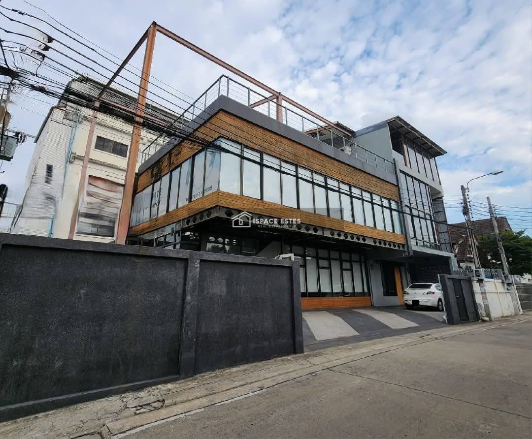 ให้เช่าออฟฟิศ - สำนักงาน 3 ชั้น ติวานนท์ ใจกลางนนทบุรี - ซอยกระทรวงสาธารณสุข (บำราศนราดูร) ที่ดิน 150 ตร.ว พื้นที่ใช้สอย 700 ตร.ม ใกล้ MRT กระทรวงสาธารณสุข เพียง 800 เมตร