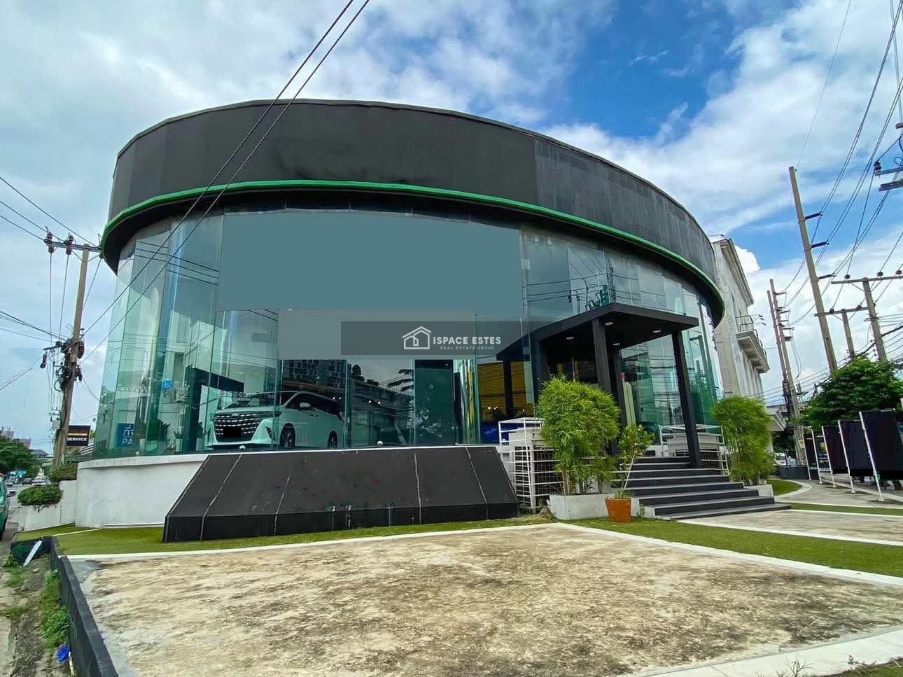 ให้เช่าโชว์รูมพร้อมศูนย์บริการ ทำเลดีติดถนนเหม่งจ๋าย เนื้อที่ประมาณ 1 ไร่ครึ่ง พื้นที่ใช้สอย 3,000 กว่า ตร.ม (มีตึกออฟฟิศ)