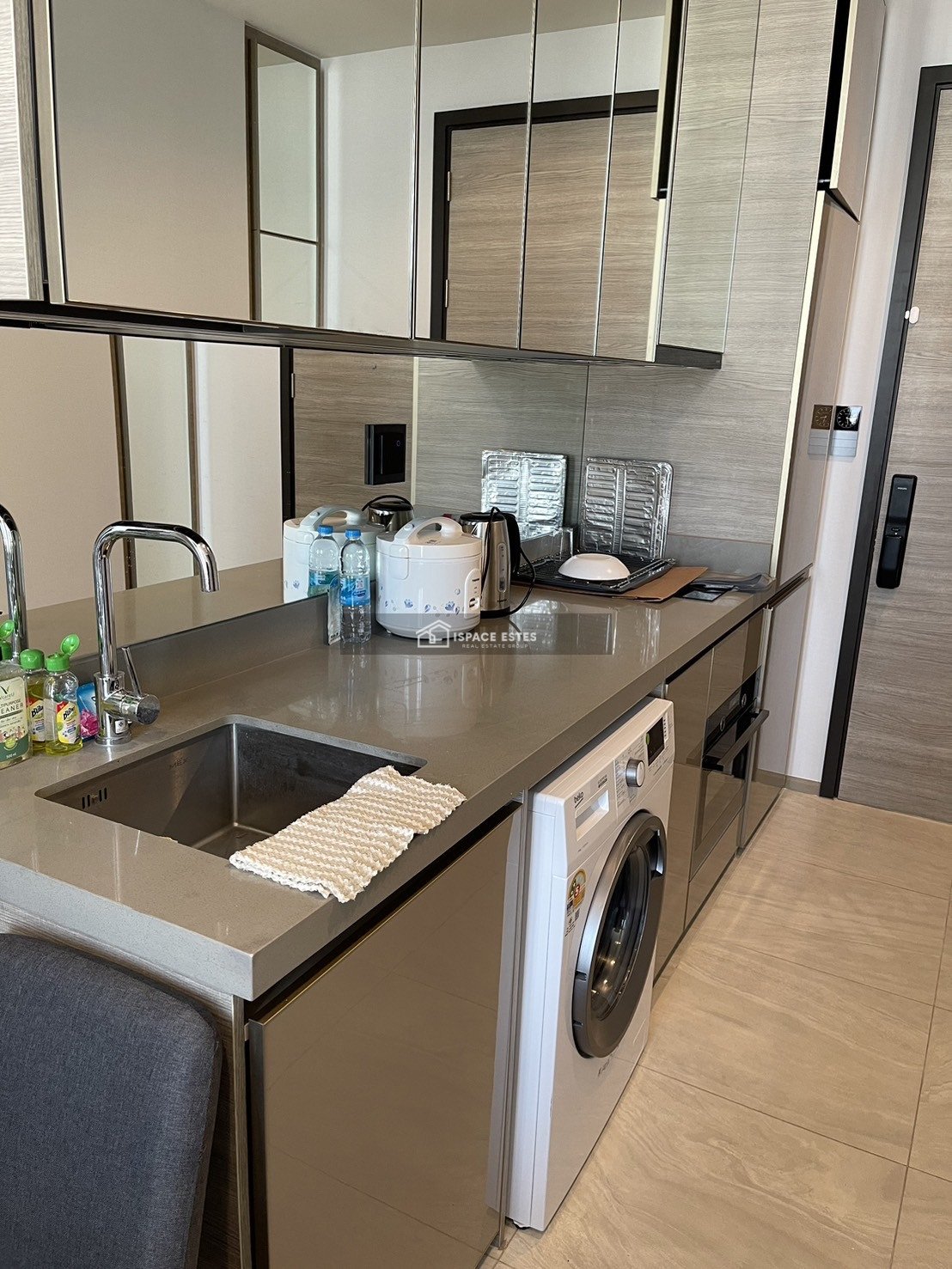 ให้เช่าคอนโด The Crest Park Residences 35 ตรม ชั้น35 city view Luxury condo กลางห้าแยกลาดพร้าว