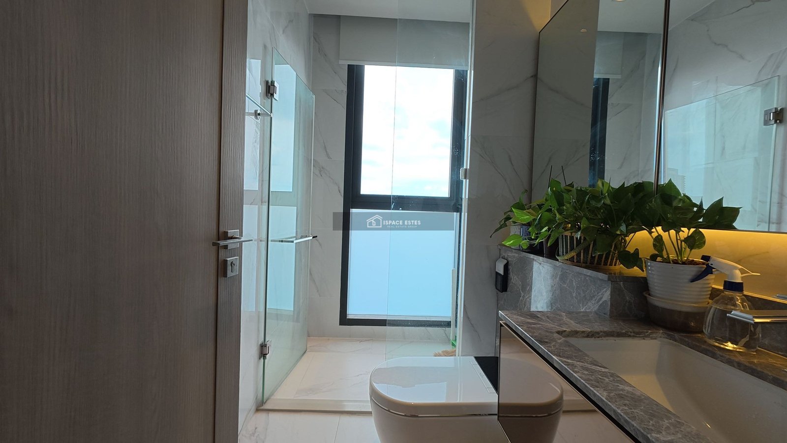 ขาย/เช่า คอนโด The Reserve Sathorn 182 ตร.ม ชั้น 23 คอนโด High Rise ย่านสาทร ในซอยสวนพลู ยูนิตน้อยเป็นส่วนตัว ใกล้รถไฟฟ้า BTS ช่องนนทรี , BTS ศาลาแดง และ MRT ลุมพินี