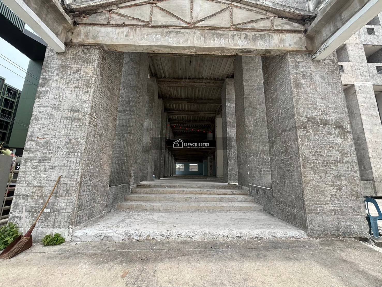 ขาย/เช่า อาคารพาณิชย์  7ชั้น พร้อมโกดัง  ศรีนครินทร์ (ซอยสุภาพงษ์) ที่ดิน 1 ไร่ 2 งาน พื้นที่ใช้สอย 5,784 ตร.ม ใกล้ซีคอนสแควร์และรถไฟฟ้าสายสีเหลือง  สถานีศรีนครินทร์