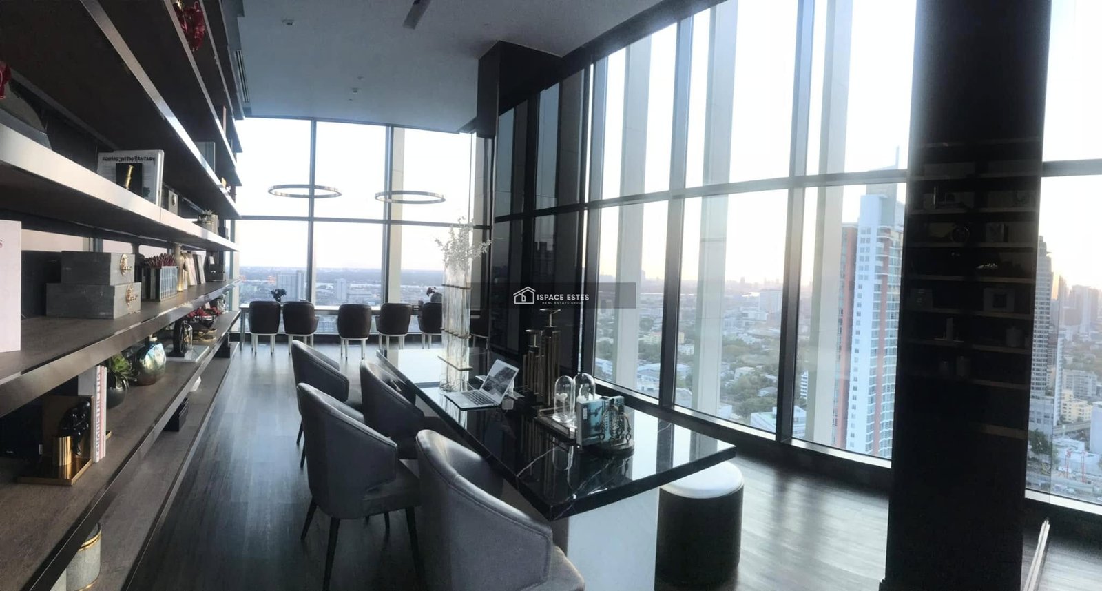 ให้เช่าคอนโด Rhythm เอกมัย ใกล้ปากซอยสุขุมวิท 63 ขนาด 38 ตร.ม ชั้นสูง 29 วิวพิเศษ panorama วิวใจกลางเอกมัย เดินทางสะดวกใกล้ BTS เอกมัย ในระยะ 350 เมตร